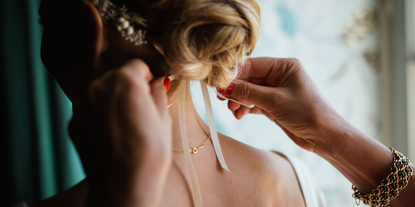 How to create a modern bridal look with pearls