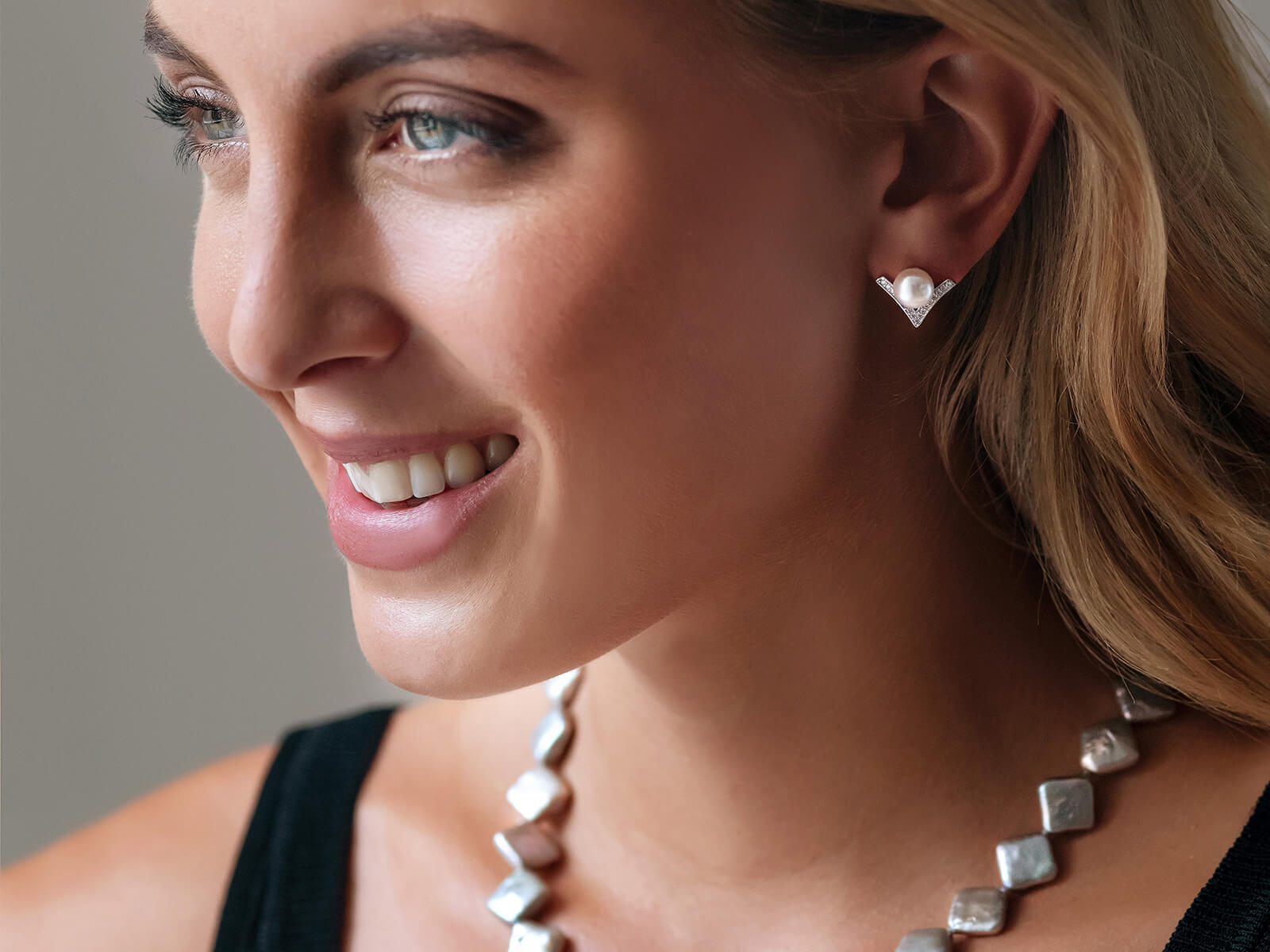 Pearl Earrings Collection