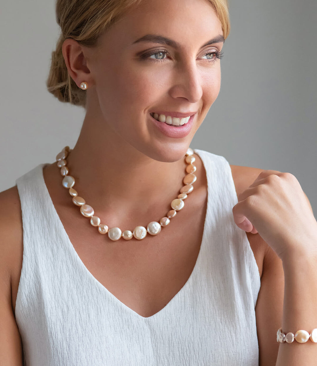 Peach pearl earrings 2025