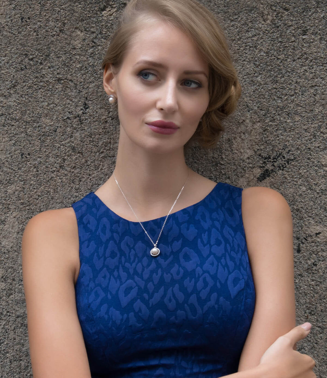 Luna-Pearl-Pendant-Necklace-